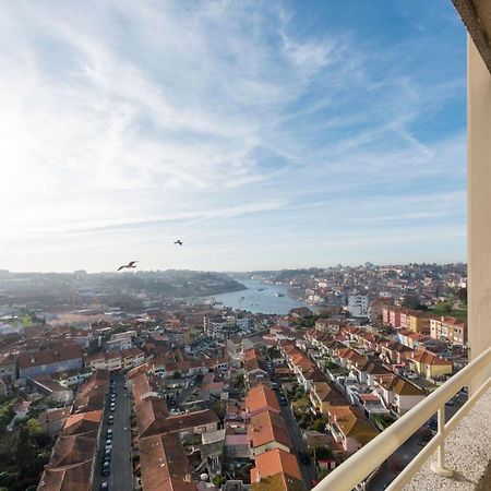 Lovelystay - 1Br Flat With Stunning Views Over Porto บีลาโนวาเดกายา ภายนอก รูปภาพ