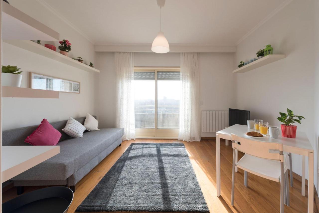 Lovelystay - 1Br Flat With Stunning Views Over Porto บีลาโนวาเดกายา ภายนอก รูปภาพ