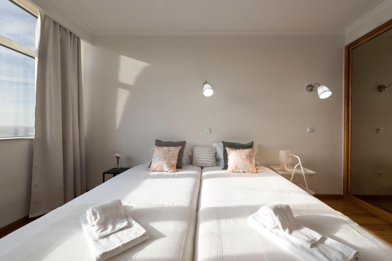 Lovelystay - 1Br Flat With Stunning Views Over Porto บีลาโนวาเดกายา ภายนอก รูปภาพ