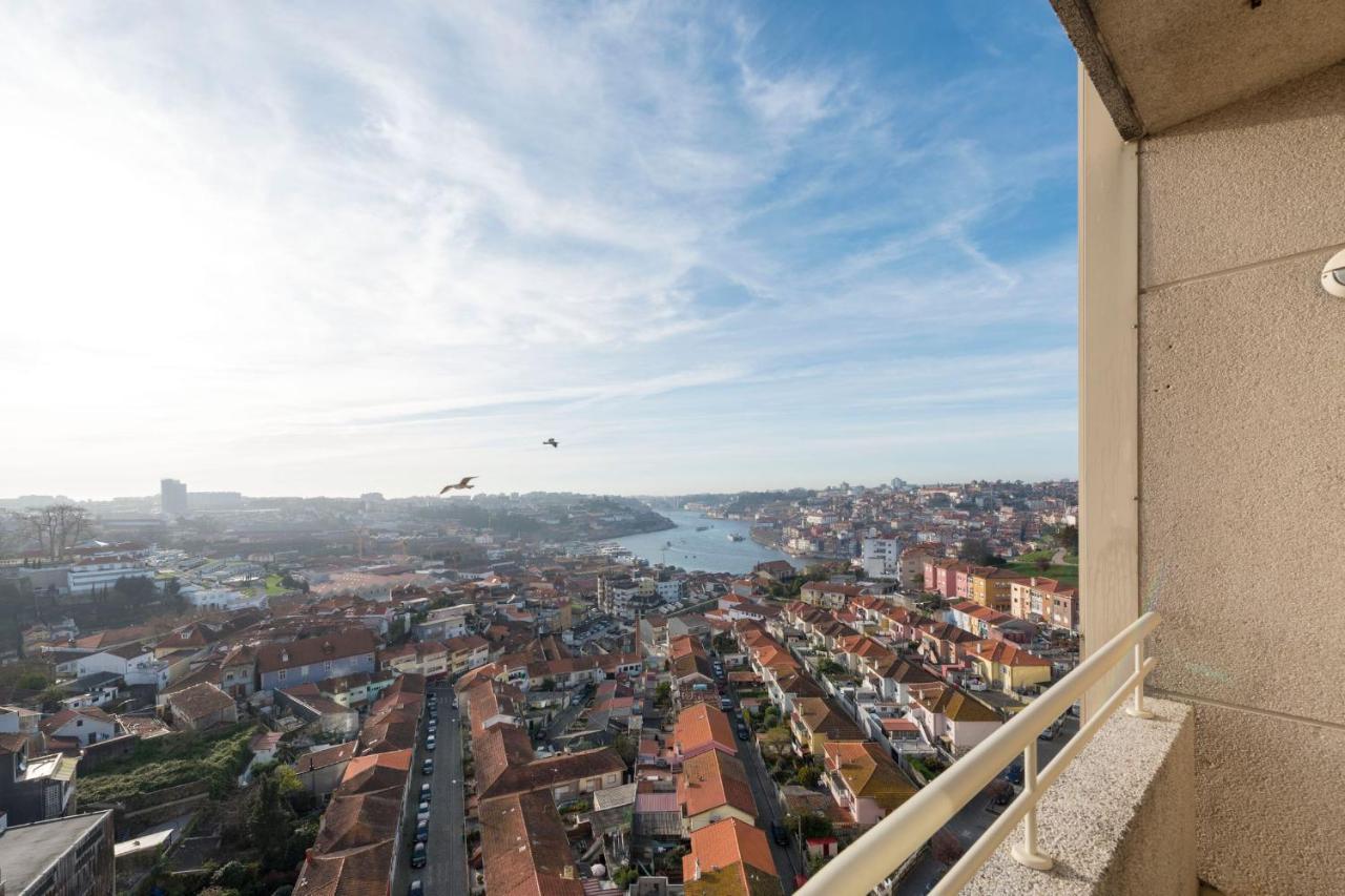 Lovelystay - 1Br Flat With Stunning Views Over Porto บีลาโนวาเดกายา ภายนอก รูปภาพ
