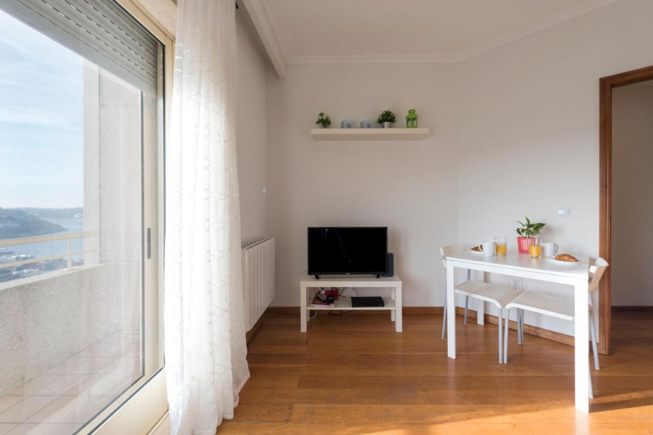 Lovelystay - 1Br Flat With Stunning Views Over Porto บีลาโนวาเดกายา ภายนอก รูปภาพ