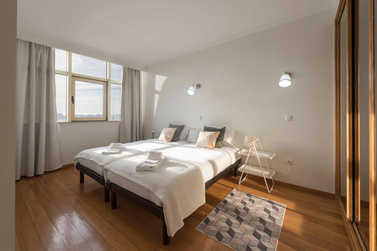 Lovelystay - 1Br Flat With Stunning Views Over Porto บีลาโนวาเดกายา ภายนอก รูปภาพ