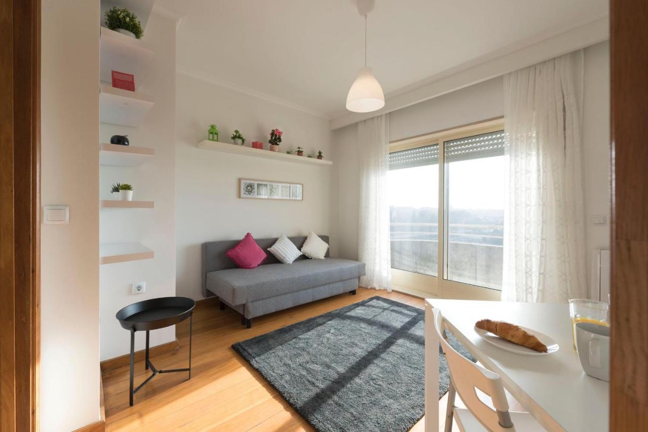 Lovelystay - 1Br Flat With Stunning Views Over Porto บีลาโนวาเดกายา ภายนอก รูปภาพ