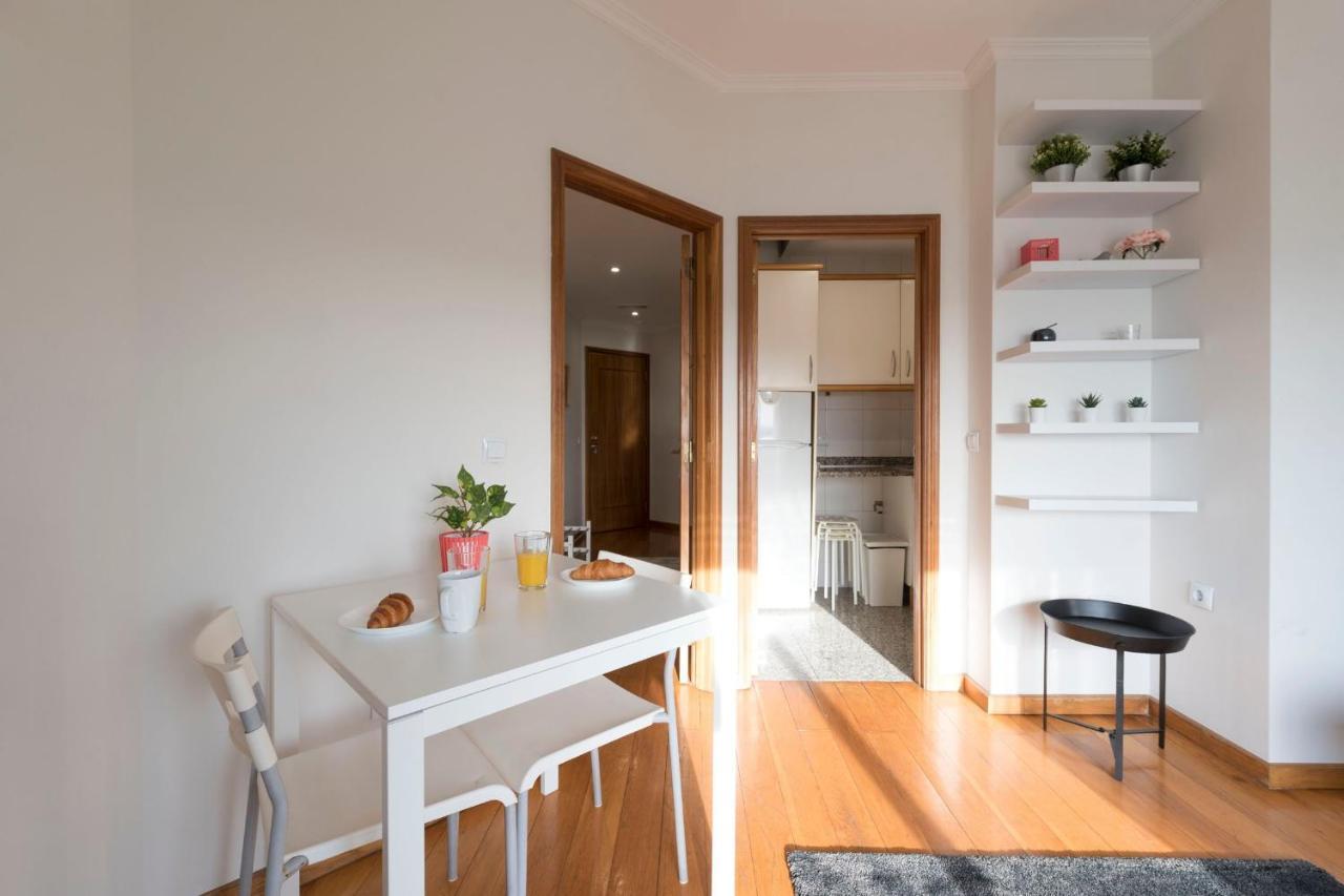 Lovelystay - 1Br Flat With Stunning Views Over Porto บีลาโนวาเดกายา ภายนอก รูปภาพ