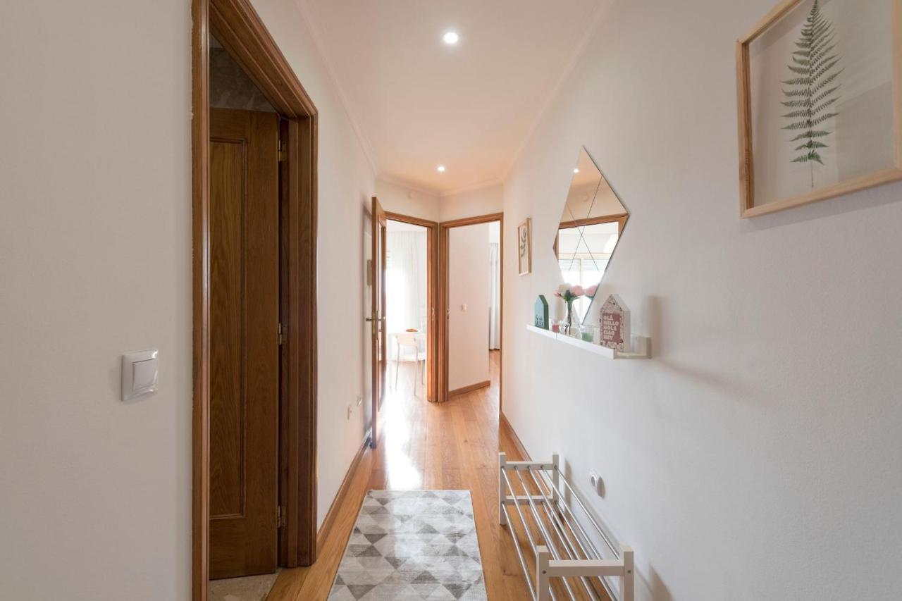 Lovelystay - 1Br Flat With Stunning Views Over Porto บีลาโนวาเดกายา ภายนอก รูปภาพ