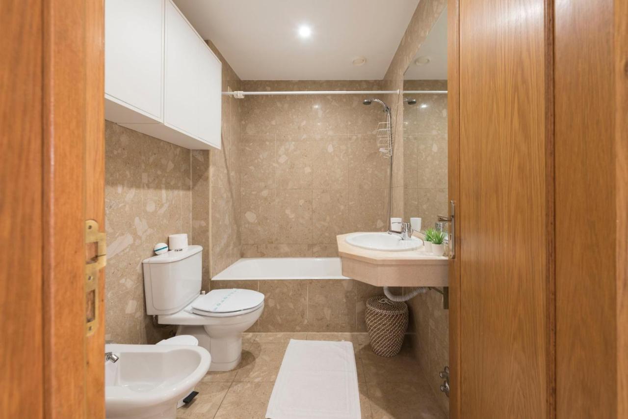 Lovelystay - 1Br Flat With Stunning Views Over Porto บีลาโนวาเดกายา ภายนอก รูปภาพ