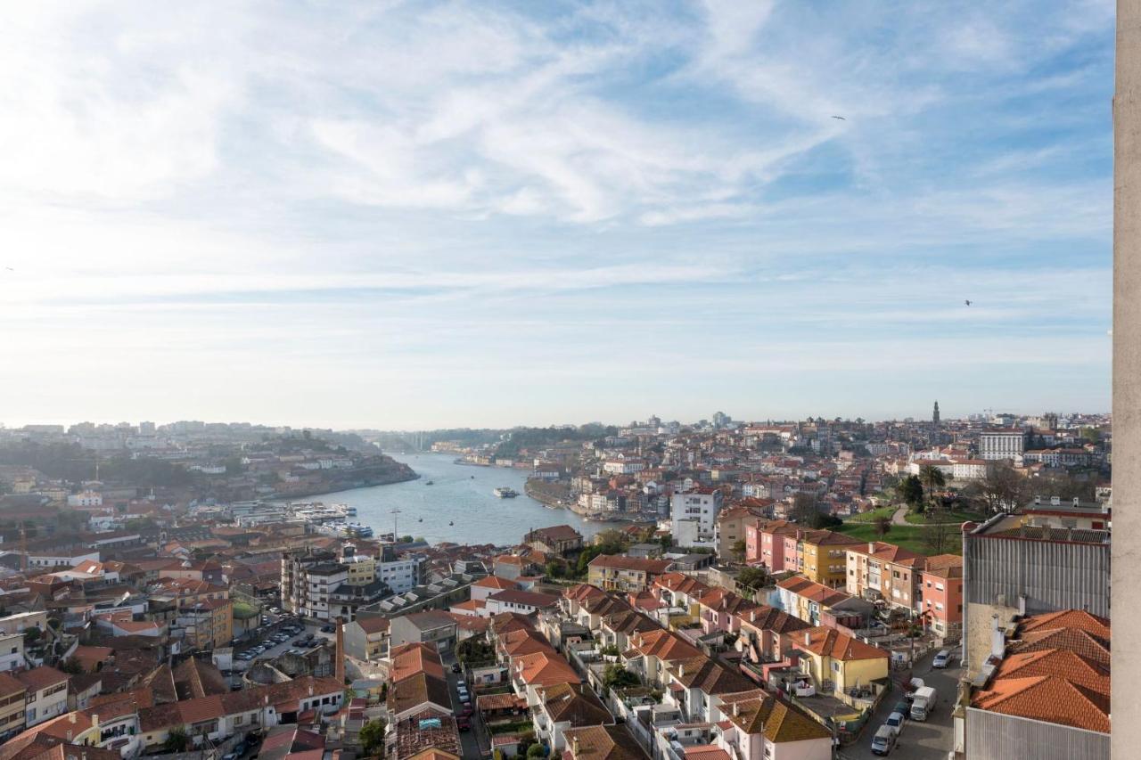 Lovelystay - 1Br Flat With Stunning Views Over Porto บีลาโนวาเดกายา ภายนอก รูปภาพ